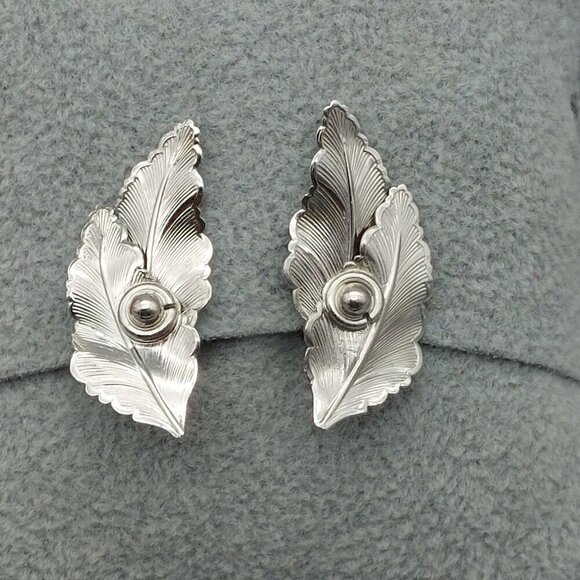 Whiting & Davis Silver Tone Textured Double Leaf Clip On Earrings - Picture 1 of 5